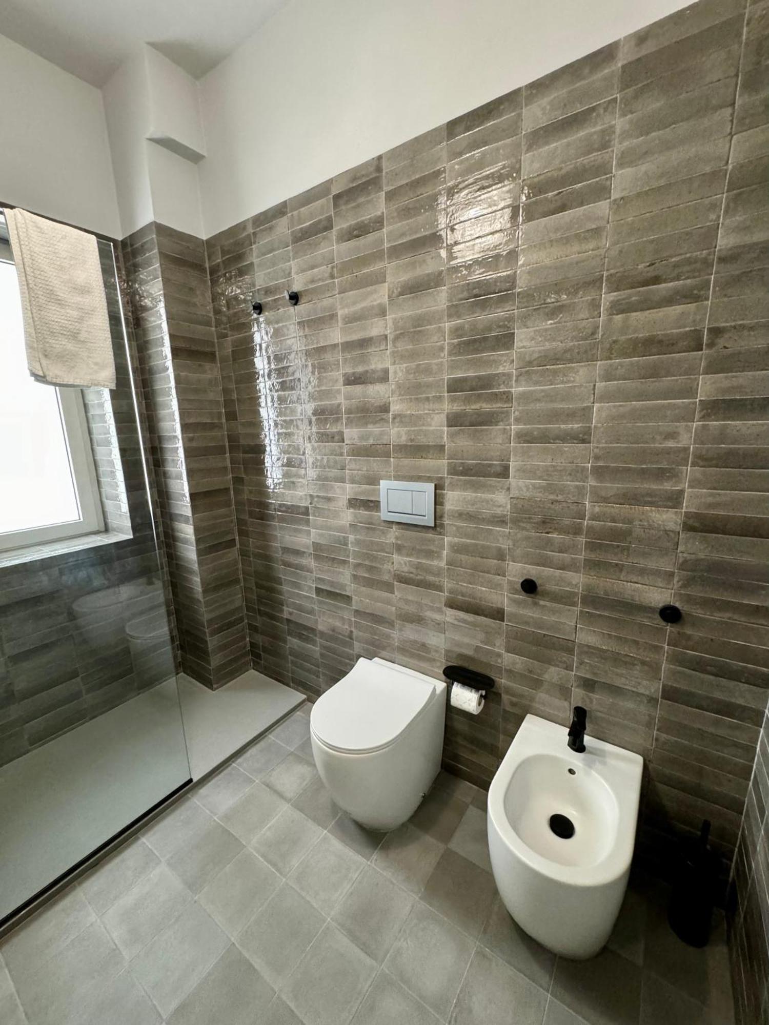 4 Balconi House- Appartamento Moderno A Lecce Exterior foto